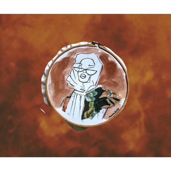 Trio of Abstract Line Art Embroidery Hoops – Fashion-Inspired Hand-Painted - Picture 4 of 5